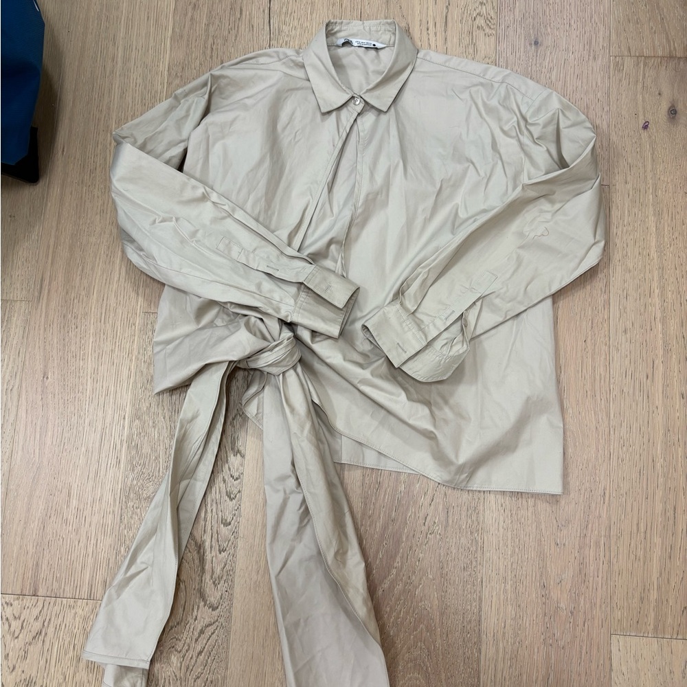 NWOT Zara Women’s Light Tan Shirt Jacket with Tie Detail